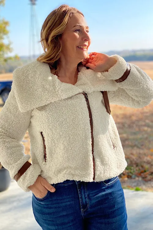 Dakota - Sherpa Jacket with Faux Leather Detail - Ivory