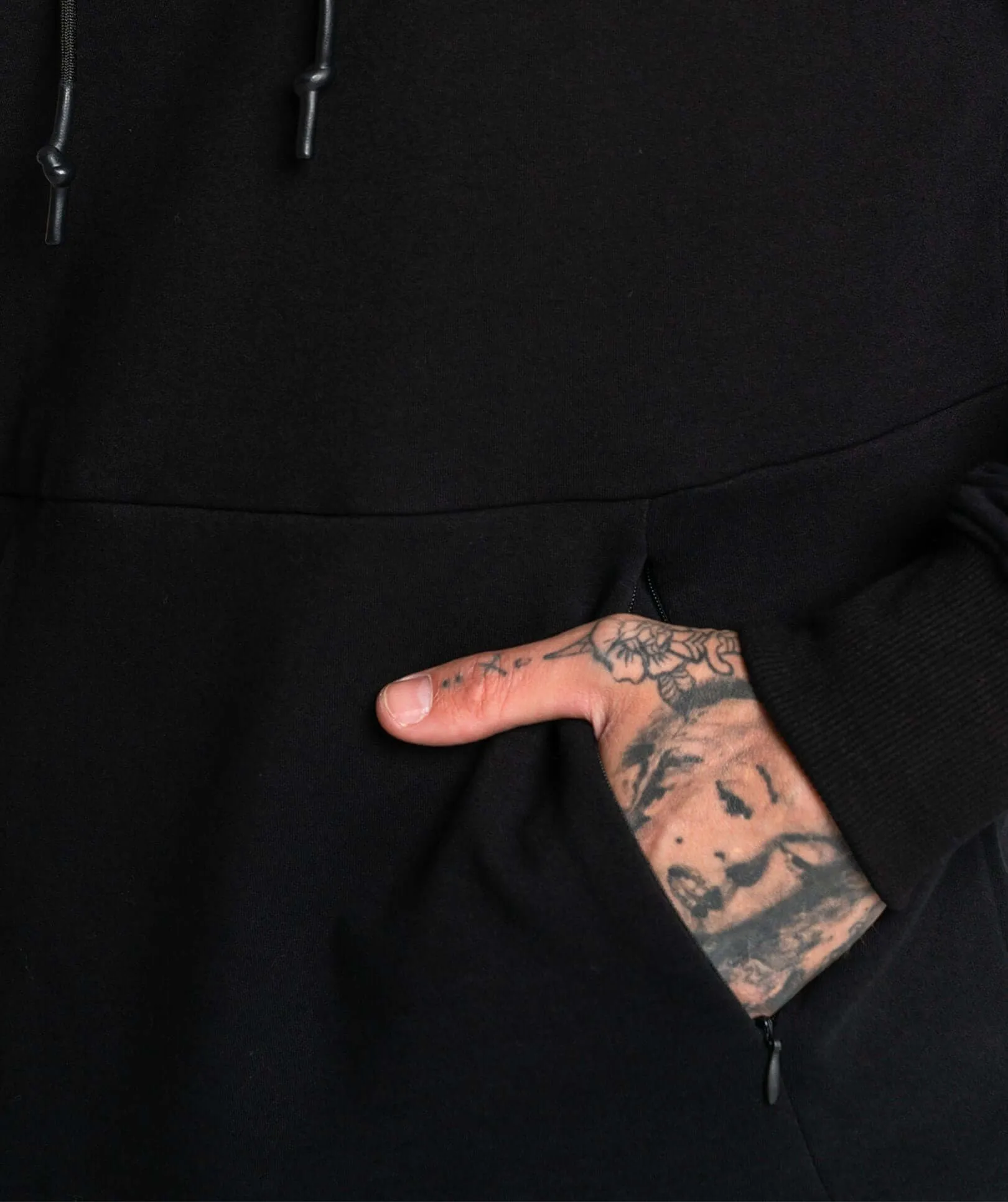 Pursuit Pullover Hoodie (Black)